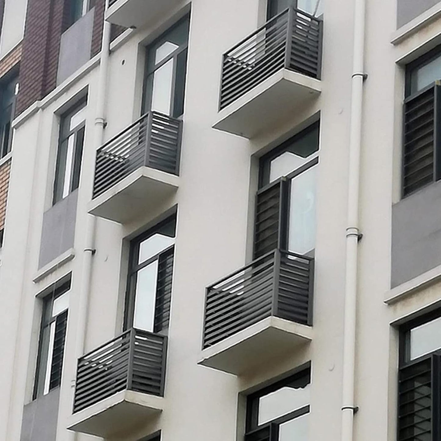 GENERIC Bâche Robuste En Aluminium Pour Climatiseur Et Clôture D'intimité Pour Unités Extérieures Design à Persiennes Avec étagère Pour Plantes Pour Balcon Et Jardin – Blanc 100 X 70 X 50 Cm